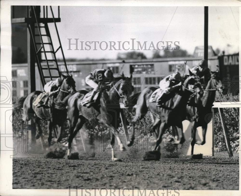 1942 Press Photo H. Lindberg on Resolute 2nd Wins Belmont Horse Race, New York - Historic Images