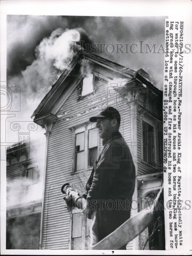 1960 Press Photo Farmer Archie Klug of Fayette waits for water to put fire out - Historic Images