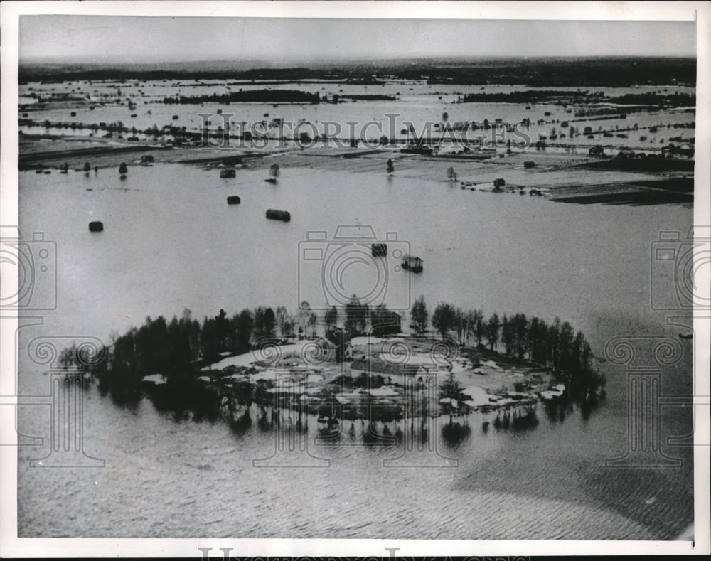 1957 Press Photo Patch of High Ground Became Island in Mankila, Finland - Historic Images