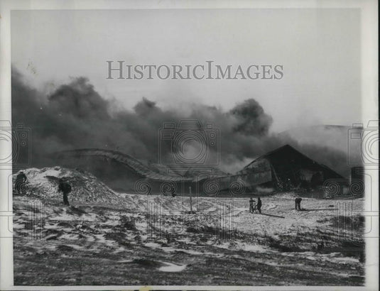 1947 Press Photo Smoke rise from Lloyd A Fry Roofing company - Historic Images