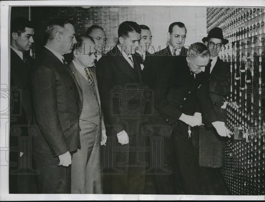 1936 Press Photo Detroit officials hunt missing money - Historic Images