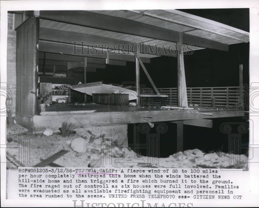 1956 Press Photo Fire raged out of control affecting 6 houses started by winds. - Historic Images