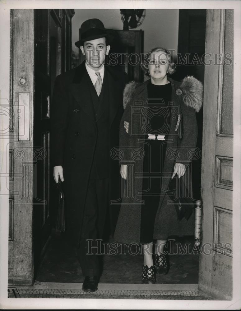 1937 Press Photo Beverly Reynolds And Attorney Marvin Berger Leave Grand Jury - Historic Images