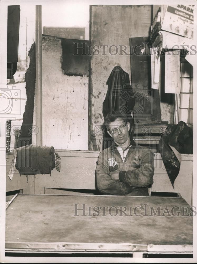 1959 Press Photo Harry Polin A Clean Desk - nec32160 - Historic Images