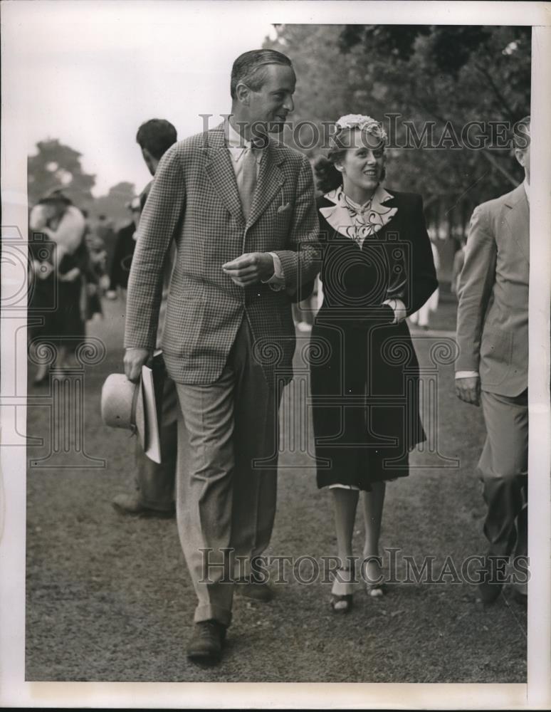 1939 Press Photo Mr. and Mrs. John Schife at the International Polo Match - Historic Images