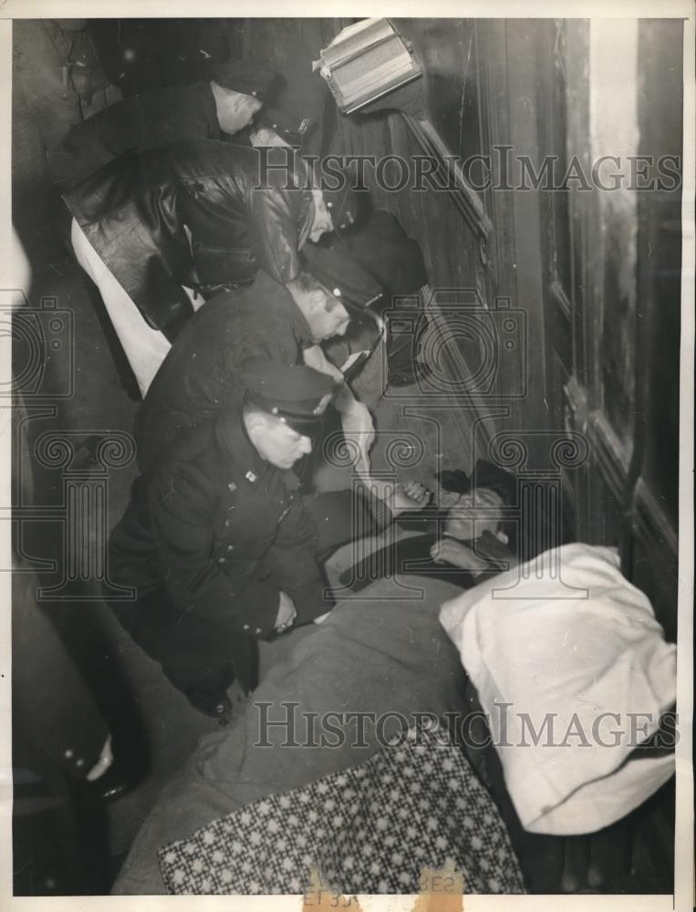 1936 Press Photo exploded ammonia tank injures 6 on West 33rd St., NY - Historic Images