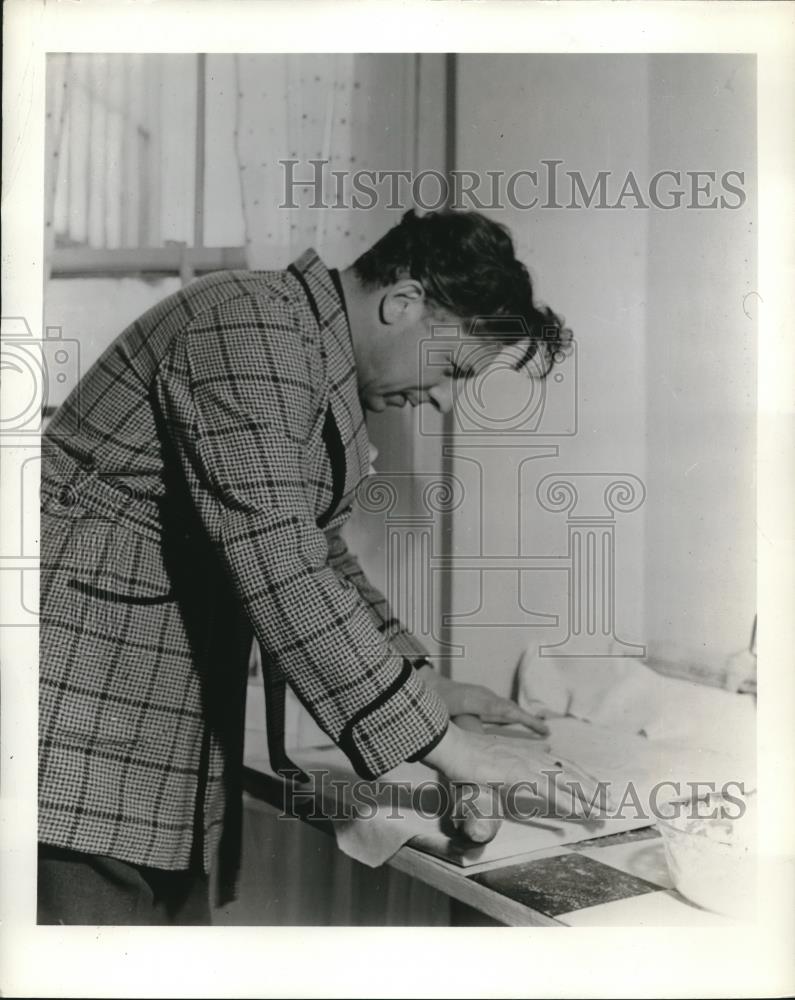 1941 Press Photo Man Uses Rolling Pin To Flatten Dough - nec32567 - Historic Images