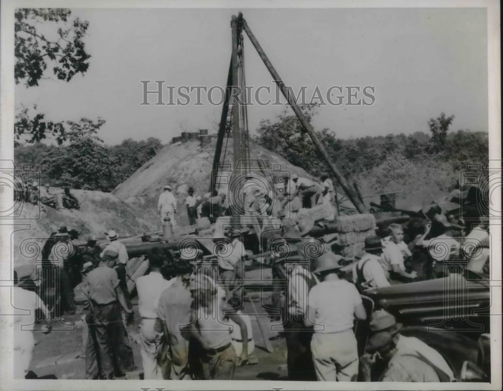 1936 Press Photo Rescue work at Moberly, Mo coal mine collapse - nec37185 - Historic Images