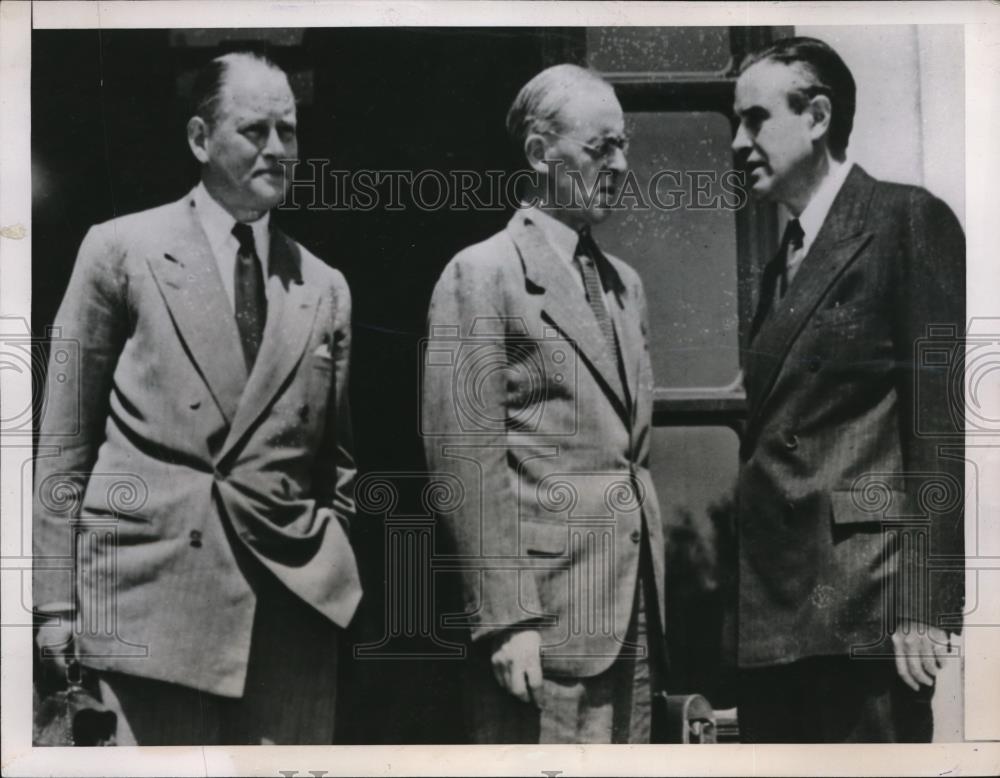 1949 Press Photo Dirk Stokker British Chancellor with Averell Harriman - Historic Images