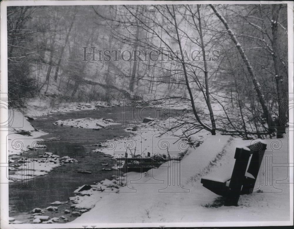 1967 Press Photo snow covered bench overlooking icy creek in Ohio - nec36354 - Historic Images