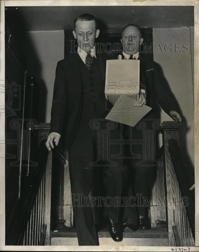 1935 Press Photo Capt. Russell Snook charged in court with all the evidence - Historic Images