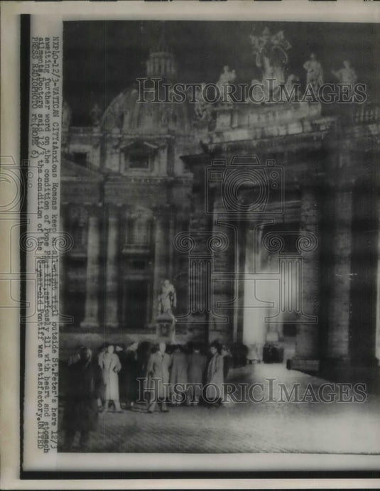1954 Press Photo Vatican City, Romans hold vigil for Pope Pius XII - nec36818 - Historic Images