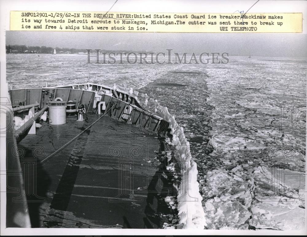 1962 Press Photo Coast Guear ice breaker &quot;Machinaw&quot; in Detroit River - Historic Images