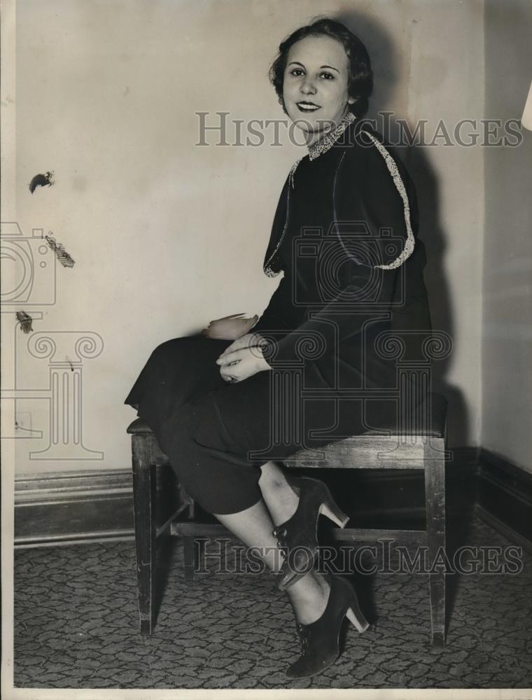 1933 Press Photo Miss Catherine Gilbert, Heart Balm trial - nec35546 - Historic Images