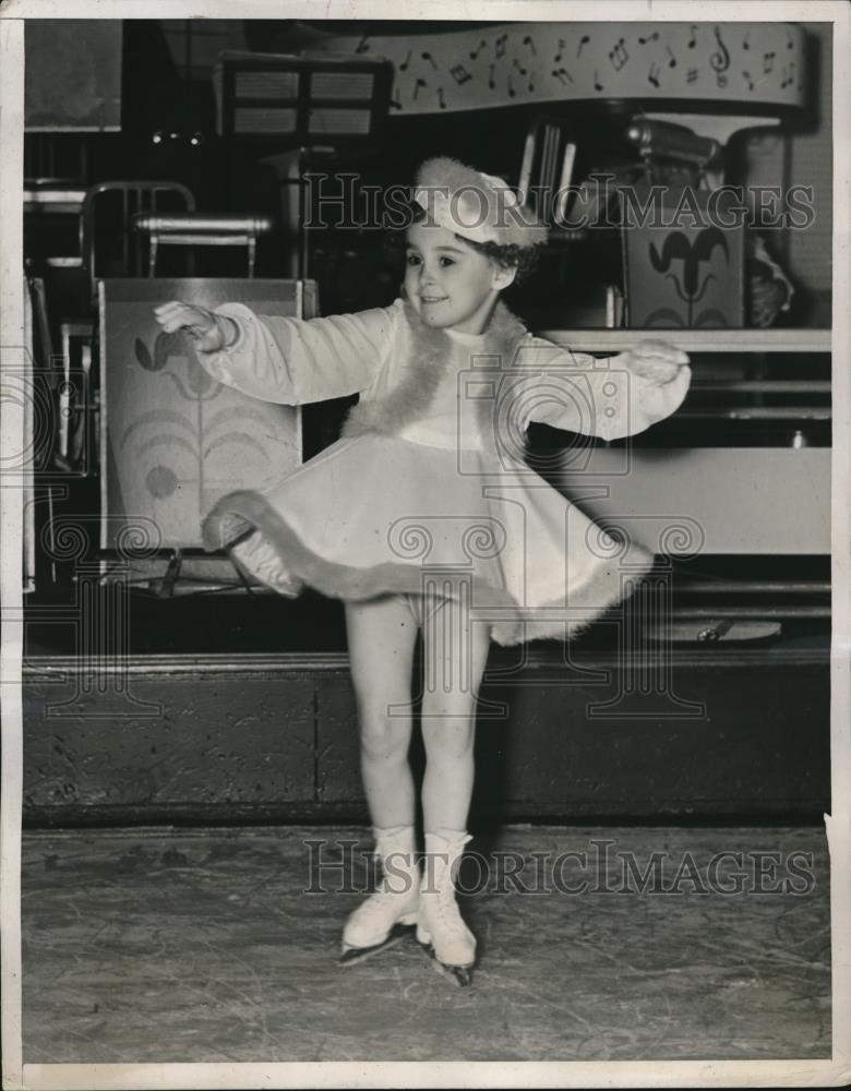 1937 Press Photo 5-year-old Ice Skater Irene Davidson of Saint Paul, Minnisota - Historic Images