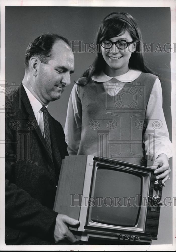 1967 Press Photo Janet MacIntyre wins spelling bee - nec40126 - Historic Images