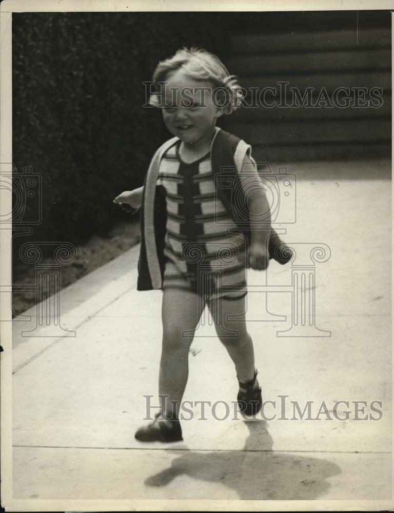 1929 Press Photo Little Cynthia Gilbert daughter of Mr. and Mrs R M Gilbert, - Historic Images