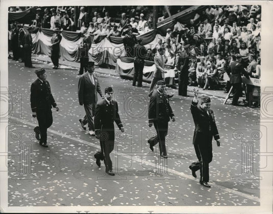 1947 Press Photo Paul Griffith American Legion Commander Marches In NYC Parade - Historic Images