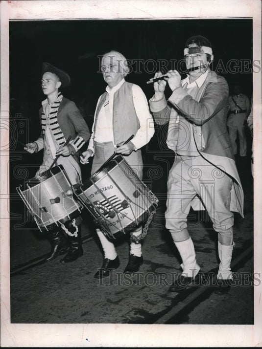 1944 Press Photo Continental Illinois Bank Post Fife & Drum Corps March - Historic Images