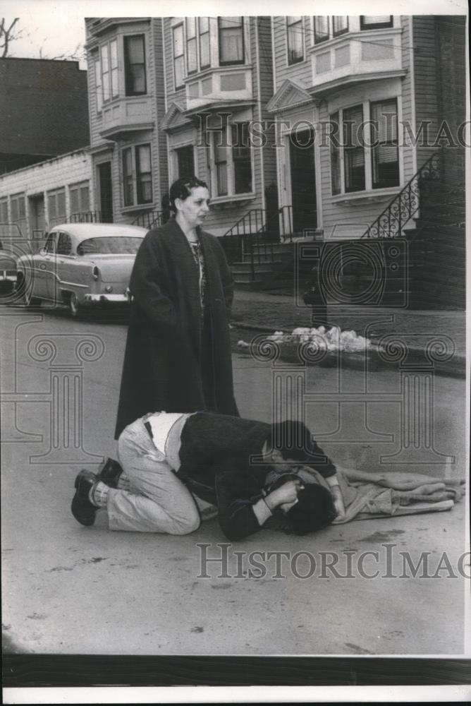 1958 Press Photo William Saleh struck by car on Elizabeth St. in Albany - Historic Images