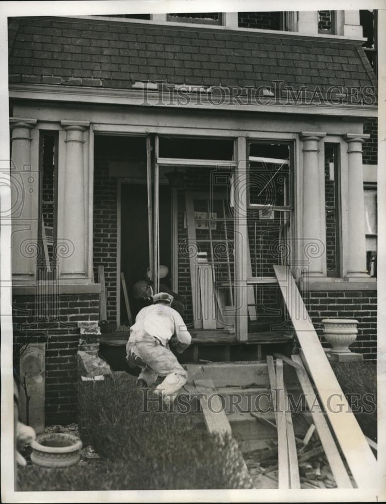 1933 Press Photo Bomb Exploded in the front of the House - nec32168 - Historic Images