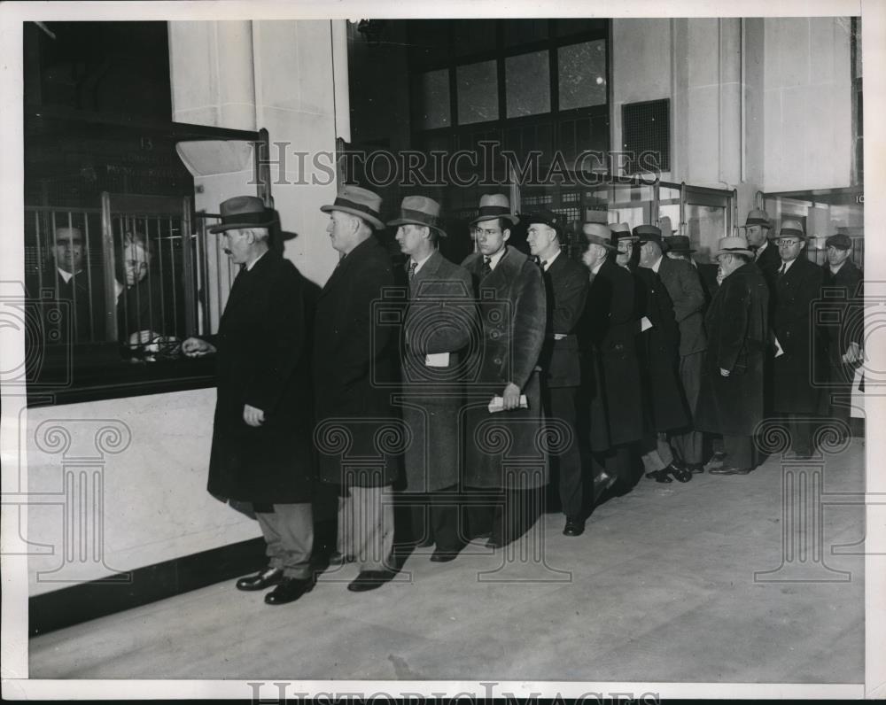 1933 Press Photo Payroll money for Detroit arrives - nec34545 - Historic Images