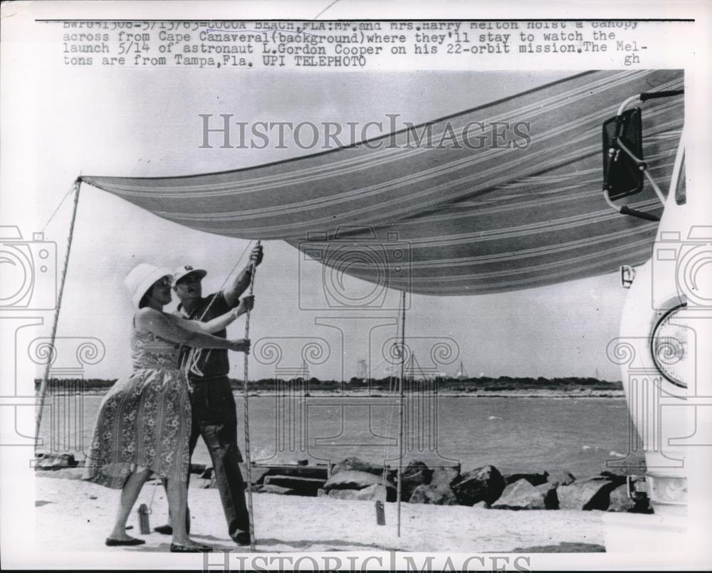 1963 Press Photo Folks get ready to watch the flight of Gordon Cooper - Historic Images