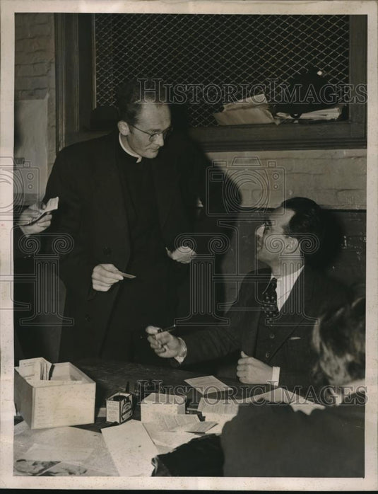 1940 Press Photo Father Francis Reh of St. Patrick's Cathedral - nec32187 - Historic Images