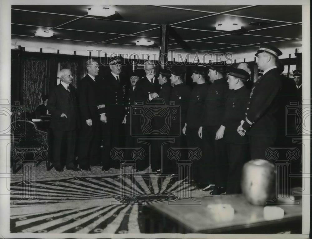 1933 Press Photo Herbert L. Satterlee pinning medal to chest of Marin Le Bars - Historic Images