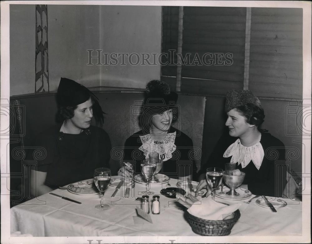 1936 Press Photo Medora Roosevelt Honored At Luncheon Given By Mrs Allen Hitman - Historic Images