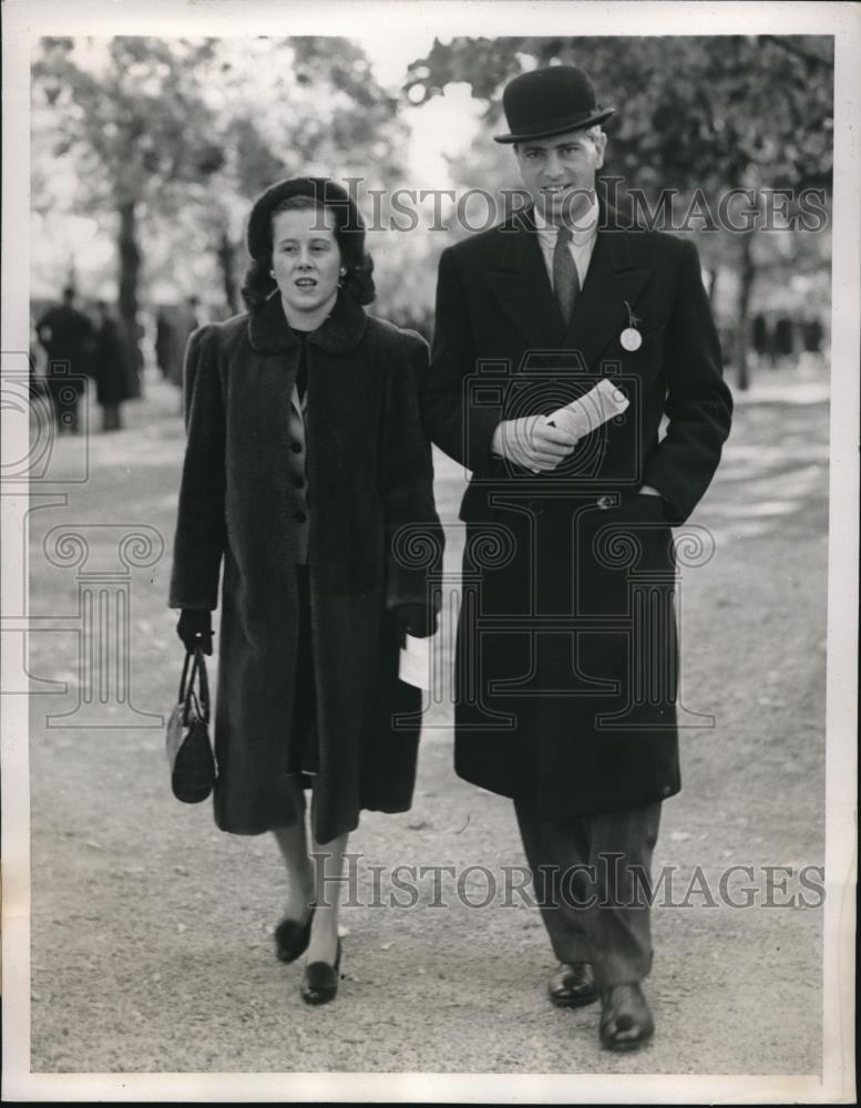 1939 Press Photo Mr. and Mrs. John Schife at Autumn meeting of United Hunts - Historic Images