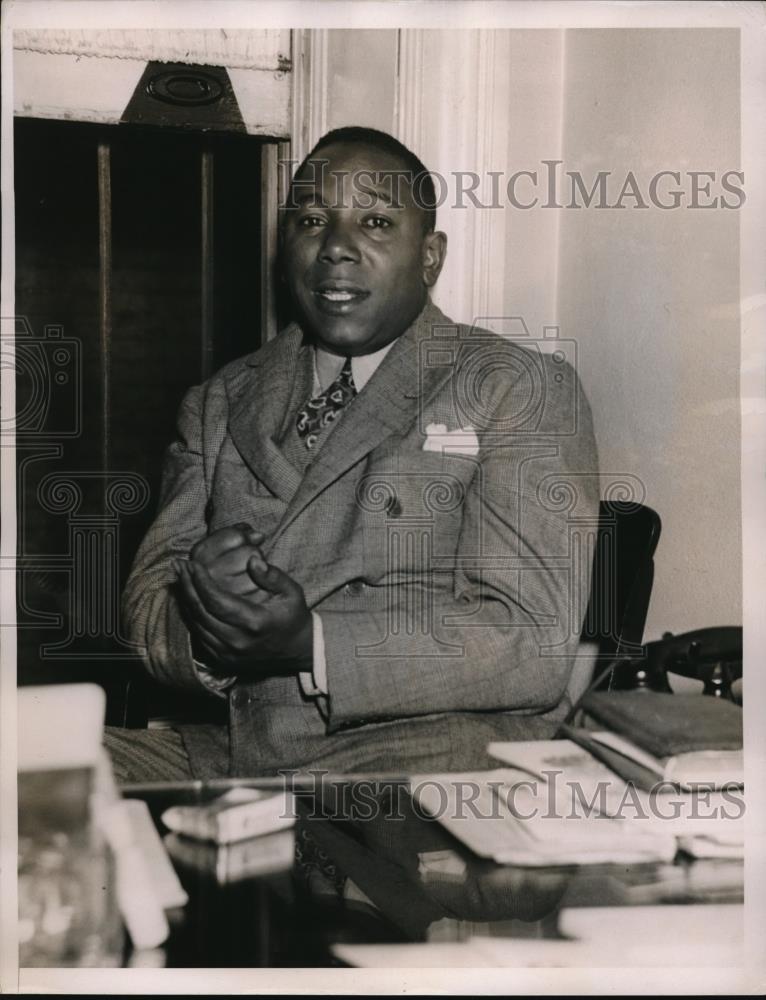 1936 Press Photo Dr Clarence W Hogans of NYC - Historic Images