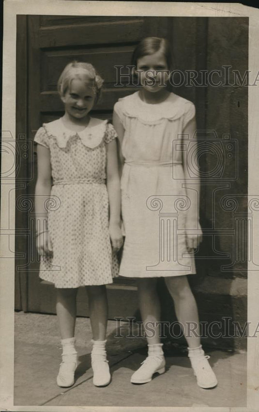 1934 Press Photo Barbara & Caroline Johnson, young girls - Historic Images