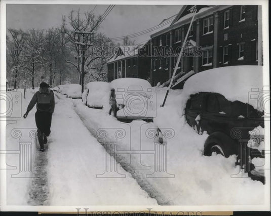 1942 Press Photo Heavy Snow Falls in Washington D.C. - Historic Images