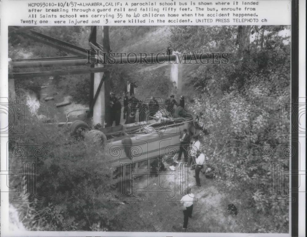 1957 Press Photo Alhambra California School Bus Accident Killed Several Children - Historic Images