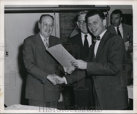 1953 Press Photo F.R KohnStarum and Mike. - Historic Images