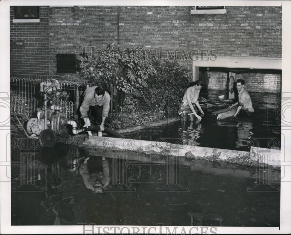 1954 Press Photo Whiting, Ind home owners try to deal with flood waters - Historic Images