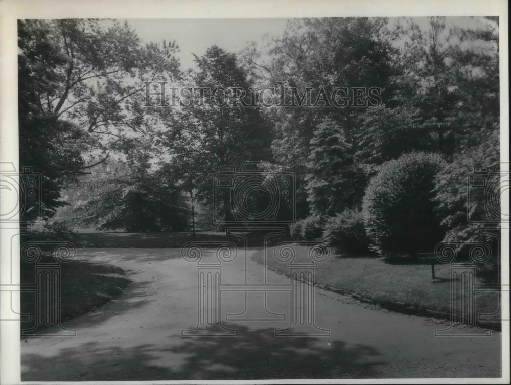 1933 Press Photo Entrance to estate of Charles Newhold - Historic Images