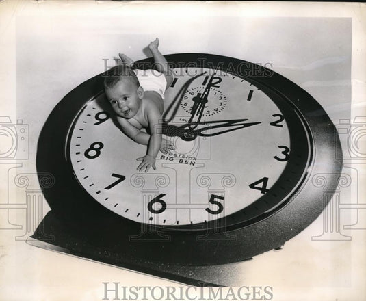 1955 Press Photo Baby Diane  Reminding About Daylight Savings Time - Historic Images