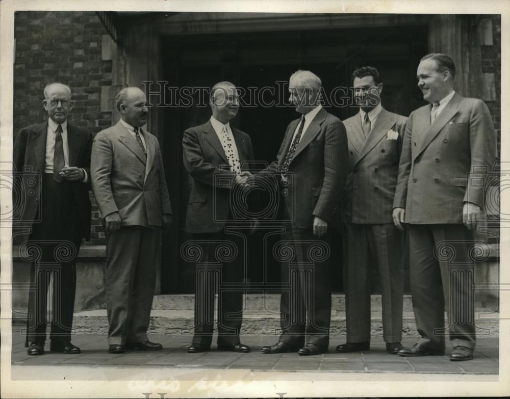 1937 Press Photo Phillip Murray Businessmen Shaking Hands - Historic Images