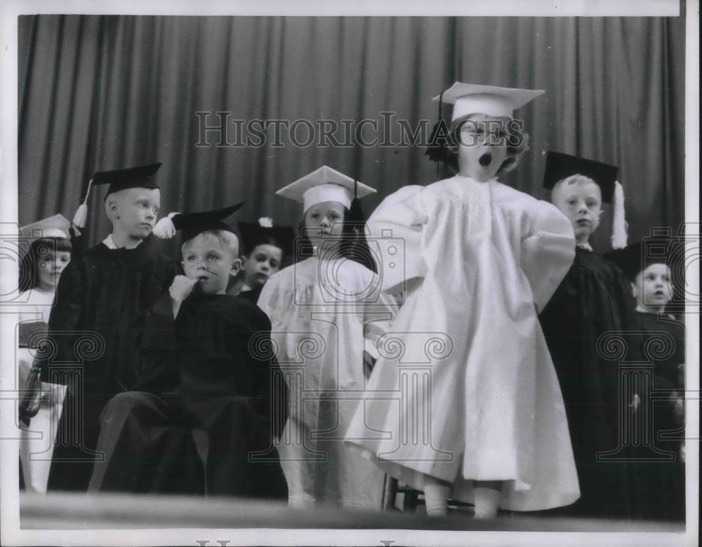 1954 Press Photo Michele Haven Yawns At Kindergarten Graduation Ceremony - Historic Images