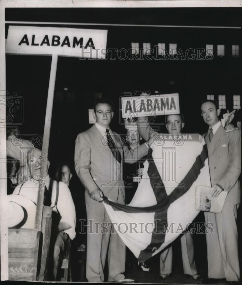 1948 Press Photo Ala. deegatesJ Edwards,E Conner, A Stamp at Natl Demo Conv - Historic Images