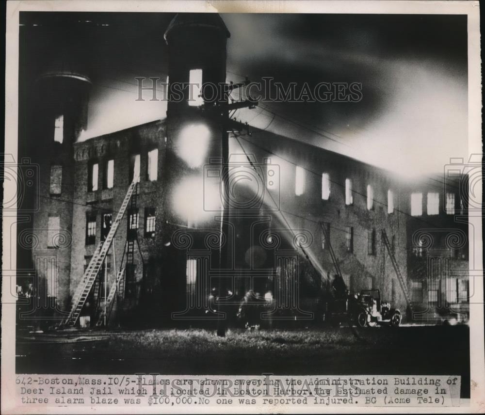 1949 Press Photo Flames sweep Administration Bldg of Deer Island Jail - Historic Images