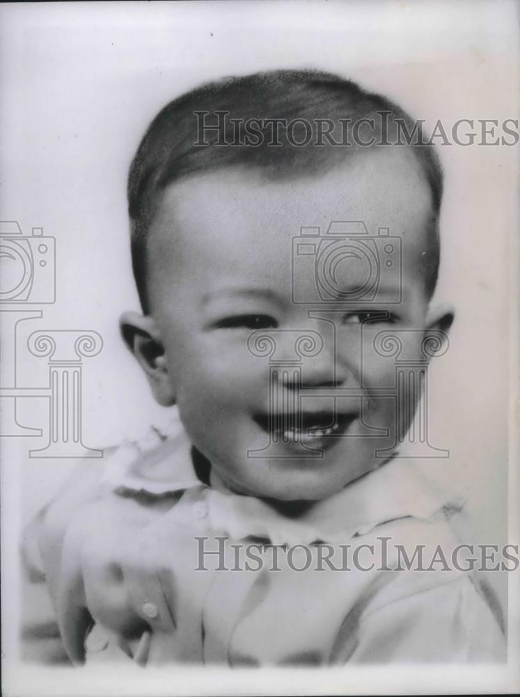 1947 Press Photo 3 year old, Gerald  Darzin strangled by intruder says mother - Historic Images