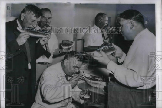 1955 Press Photo Russian Farm Experts Eat Watermelon In Chicago Hotel - Historic Images