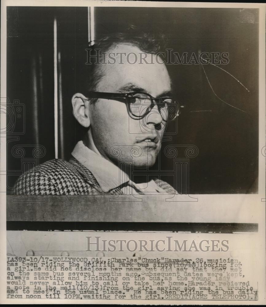 1947 Press Photo Charles &quot;Chuck&quot; Harader, a musician, riding Griffith park bus. - Historic Images