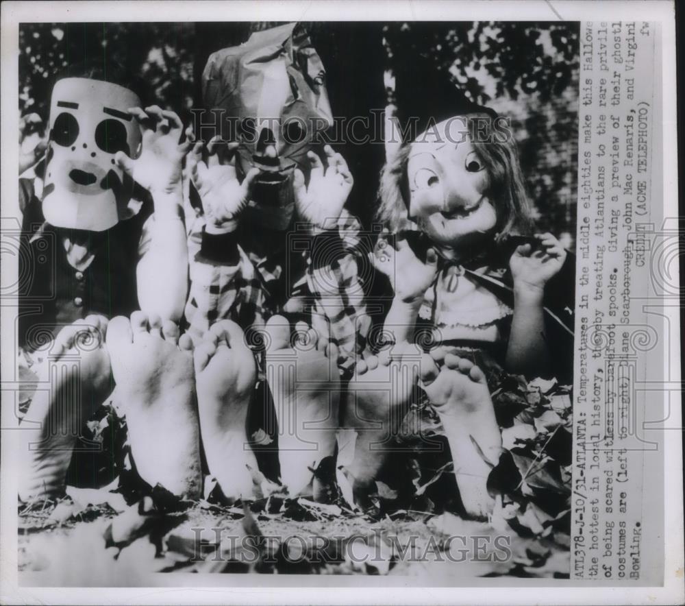 1950 Press Photo Atlanta, Ga D Scarborough, JM Renaris, V Bowling in costumes - Historic Images