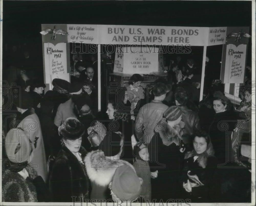 1943 Press Photo Department store Bond and Stamp Booth - nec49540 - Historic Images