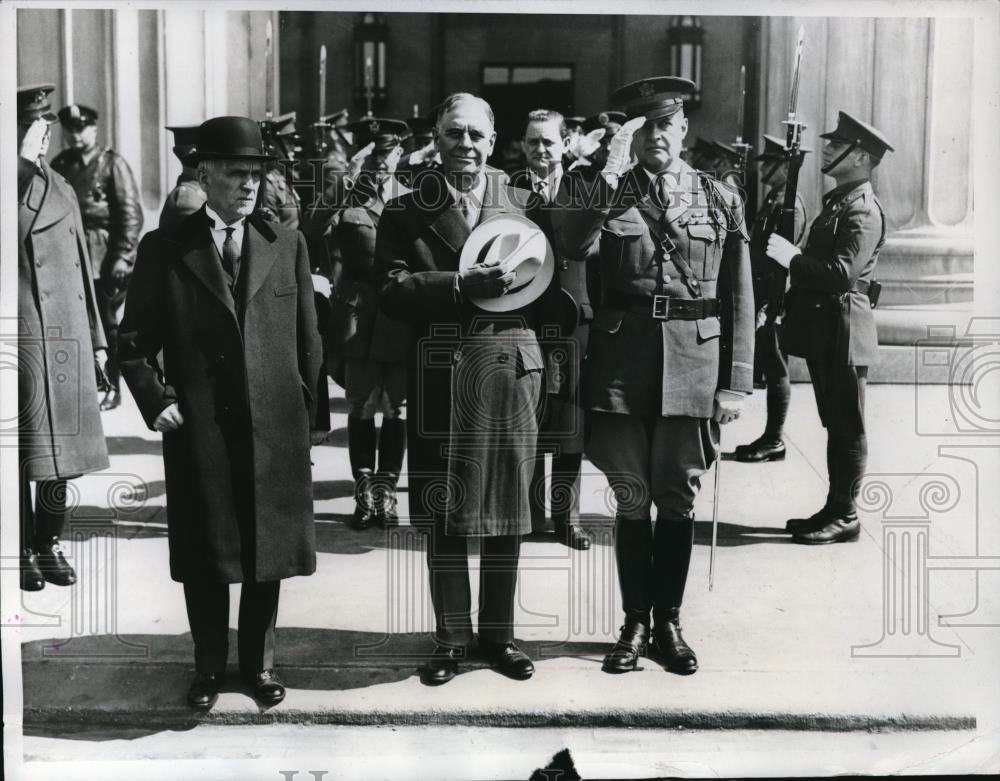 1935 Press Photo Troops review prior to disarmament discussion with Sec. of War - Historic Images