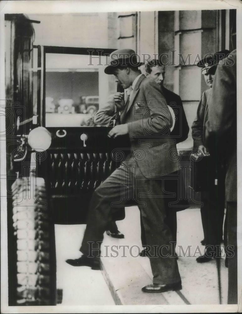 1933 Press Photo Prince Carl Johann of Sweden arrives in London - Historic Images